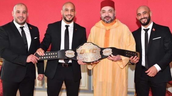 SM le Roi reçoit à Rabat les frères Abu Baker et Ottman Azaitar, champions du monde des arts martiaux mixtes Azaitar