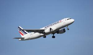 Avion de la compagnie aérienne Air France prêt au décollage pour le Maroc