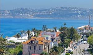Vue sur la Méditerranée de la ville du Détroit