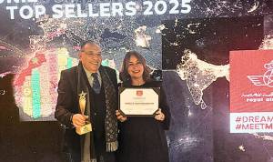 Directeurs de de Morocco Tours Organization accueillant des clients pour un voyage d’affaires sur mesure