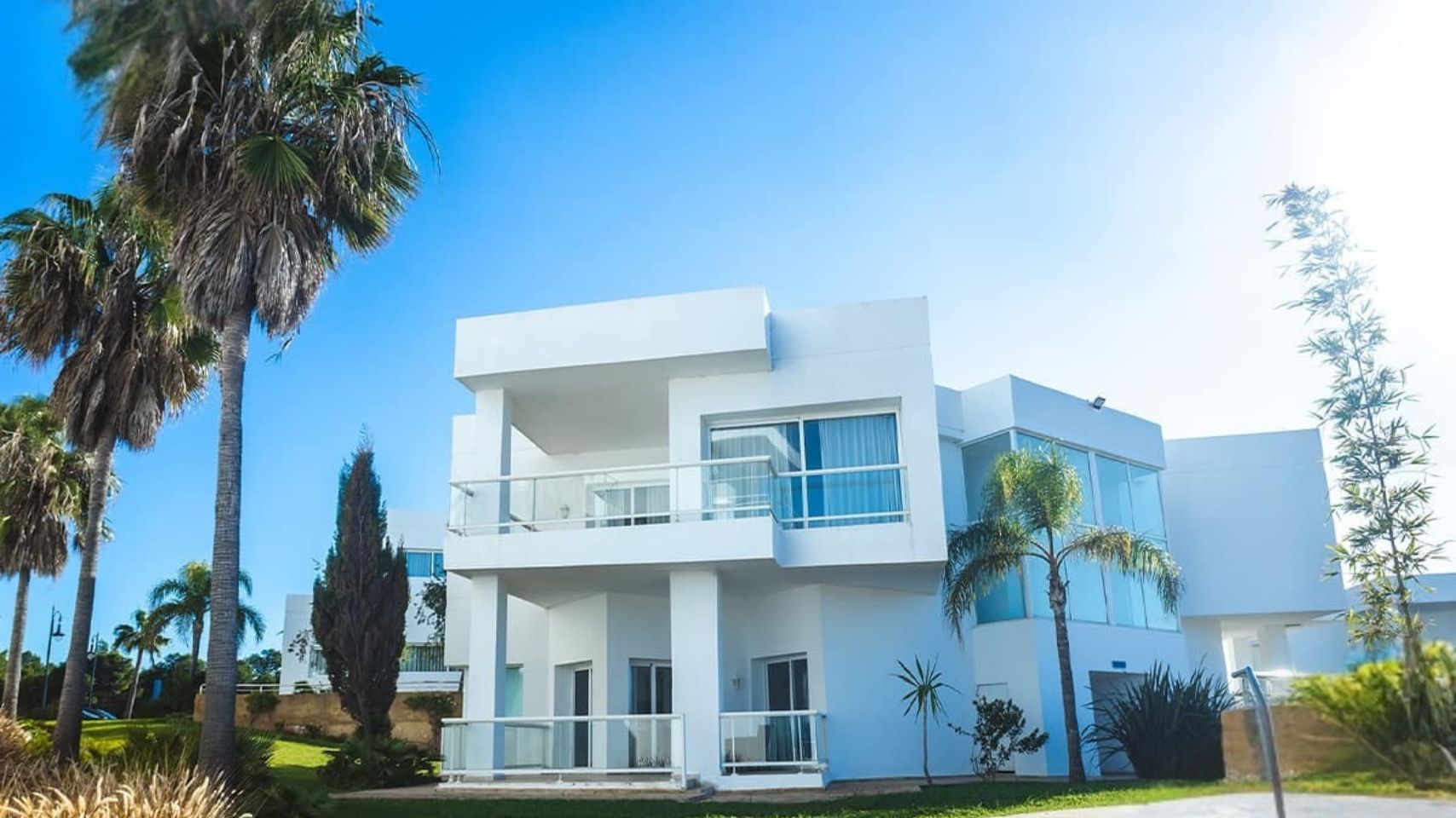 Duplex de Farah hotel à Tanger entouré de jardin et face à la mer