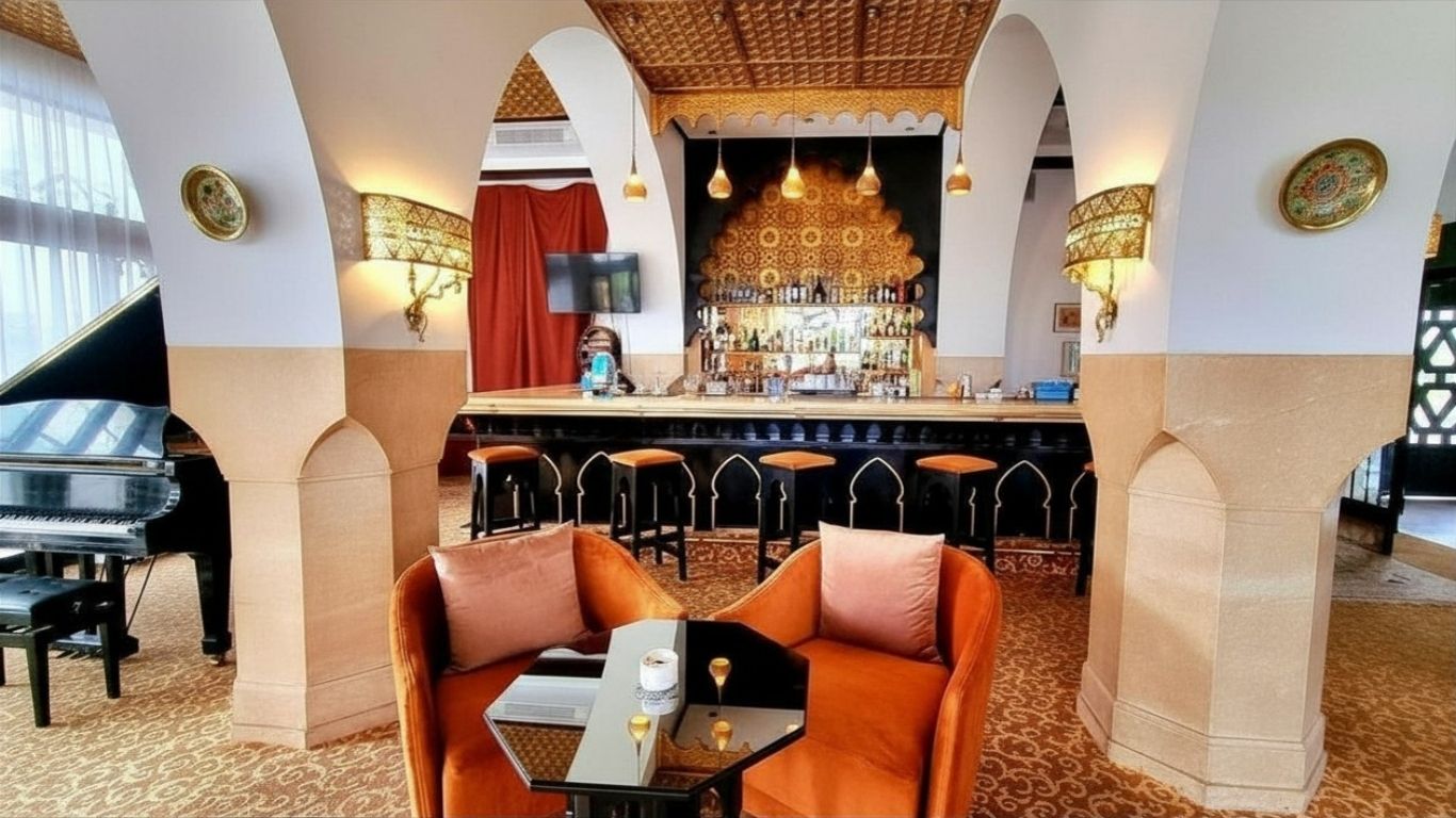 Caid’s Bar - Atmosphère rétro avec piano et cocktails