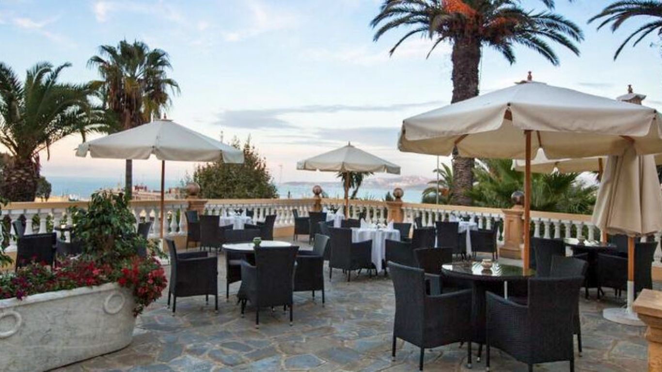 Terrasse de avec vue sur la mer à Tanger