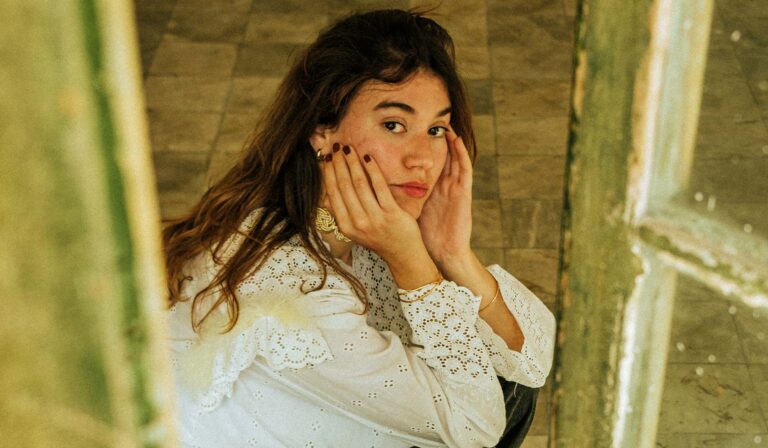 Affiche principale du spectacle NOS NOS de Noussayba Lahlou, présenté par l'Institut Français de Tanger