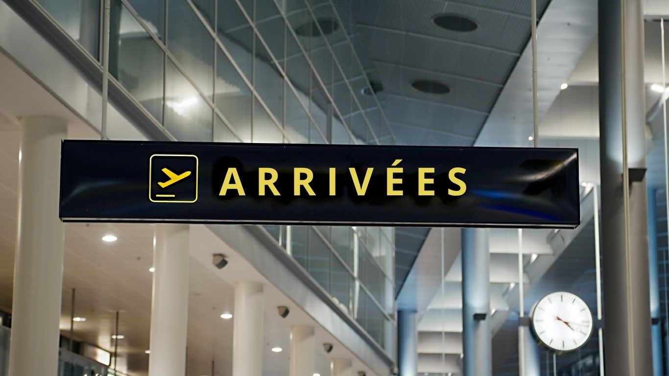 Panneau arrivées dans l’aéroport Ibn Battouta à Tanger