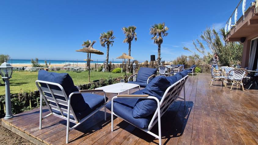 Vue sur l’océan Atlantique et les vagues à Tanger depuis K.D Signature