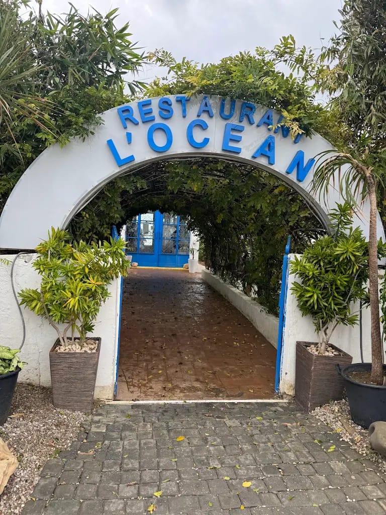 Entrée du restaurant l'Océan à Tanger
