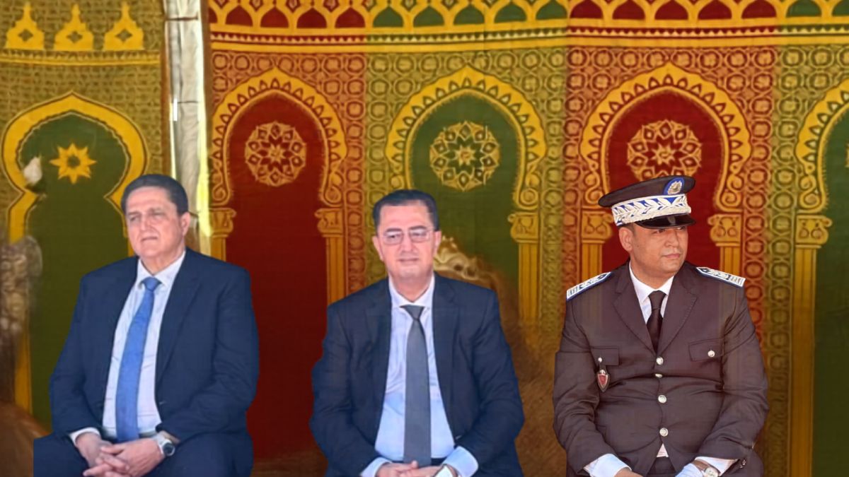 Le Préfet de police, Abdelkader Farah, le Wali de la région, Younes Tazi et le Président du Conseil régional, Omar Moro, lors de la cérémonie du 70e anniversaire de la Sûreté nationale à Tanger