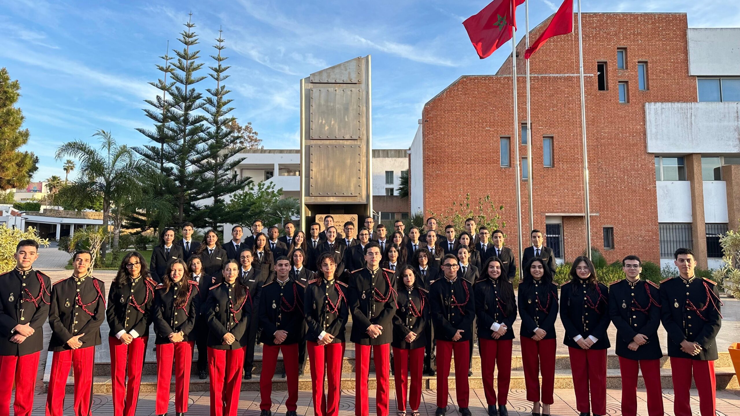 Bâtiment et étudiants du Forum Emi-entreprise à Rabat