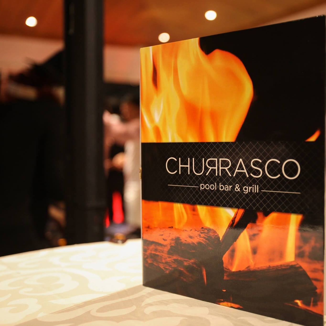Churrasco Pool Bar & Grill du Royal Tulip City Center Tanger, espace restauration au bord de la piscine