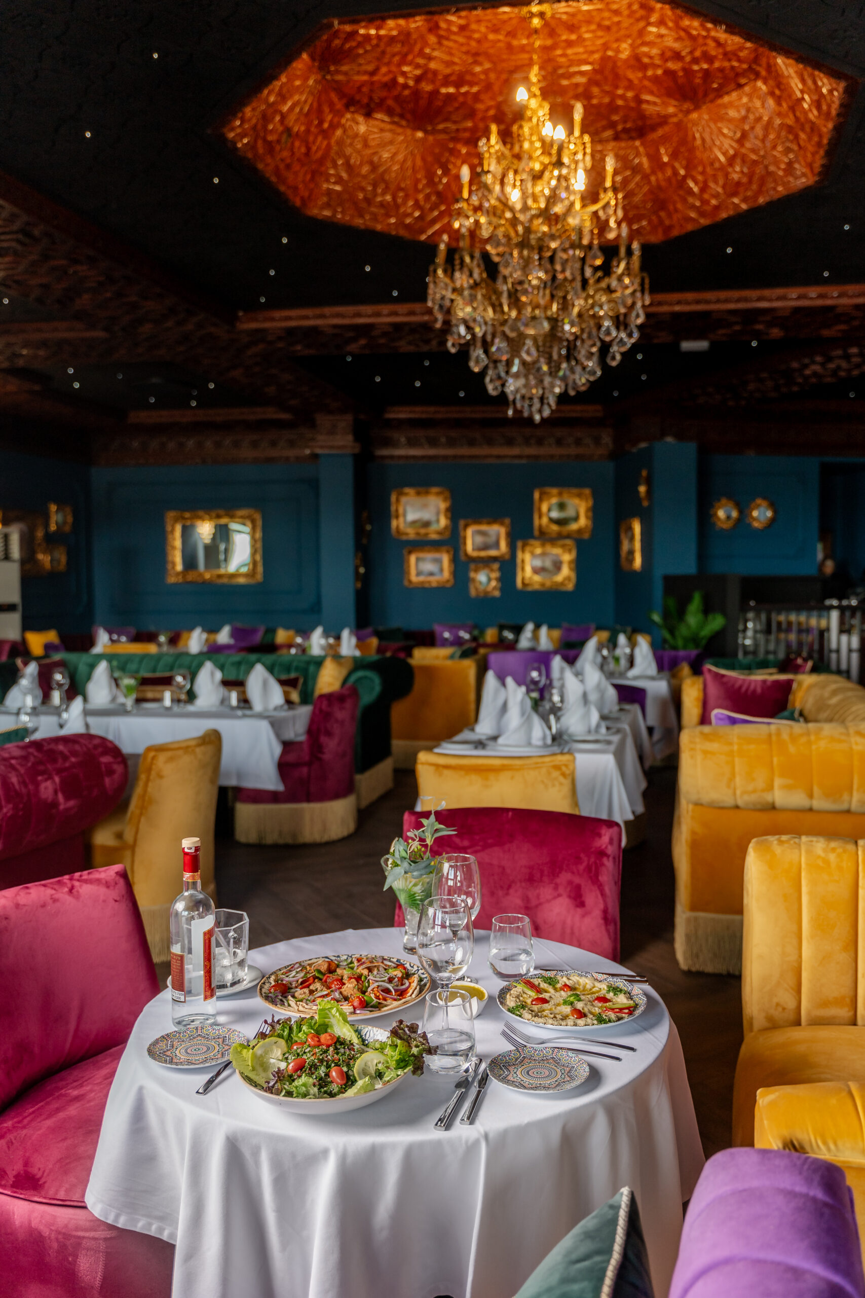 Décoration et ambiance tamisée du Zaya Oriental Lounge du complexe hôtelier à Tanger le Kenzi Solazur