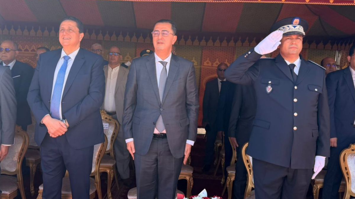 Le Préfet de police, Abdelkader Farah, le Wali de la région, Younes Tazi et le Président du Conseil régional, Omar Moro, lors de la cérémonie du 70e anniversaire de la Sûreté nationale à Tanger