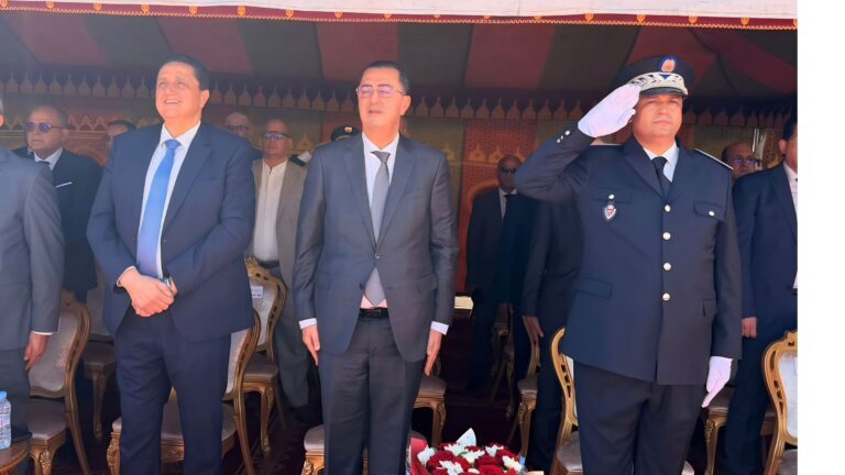 Tanger a fêté avec éclat les 70 ans de la Sûreté nationale Le Préfet de police, Abdelkader Farah, le Wali de la région Younes Tazi et Omar Moro, le Président du Conseil régional lors de la cérémonie du 70e anniversaire de la Sûreté nationale à Tanger