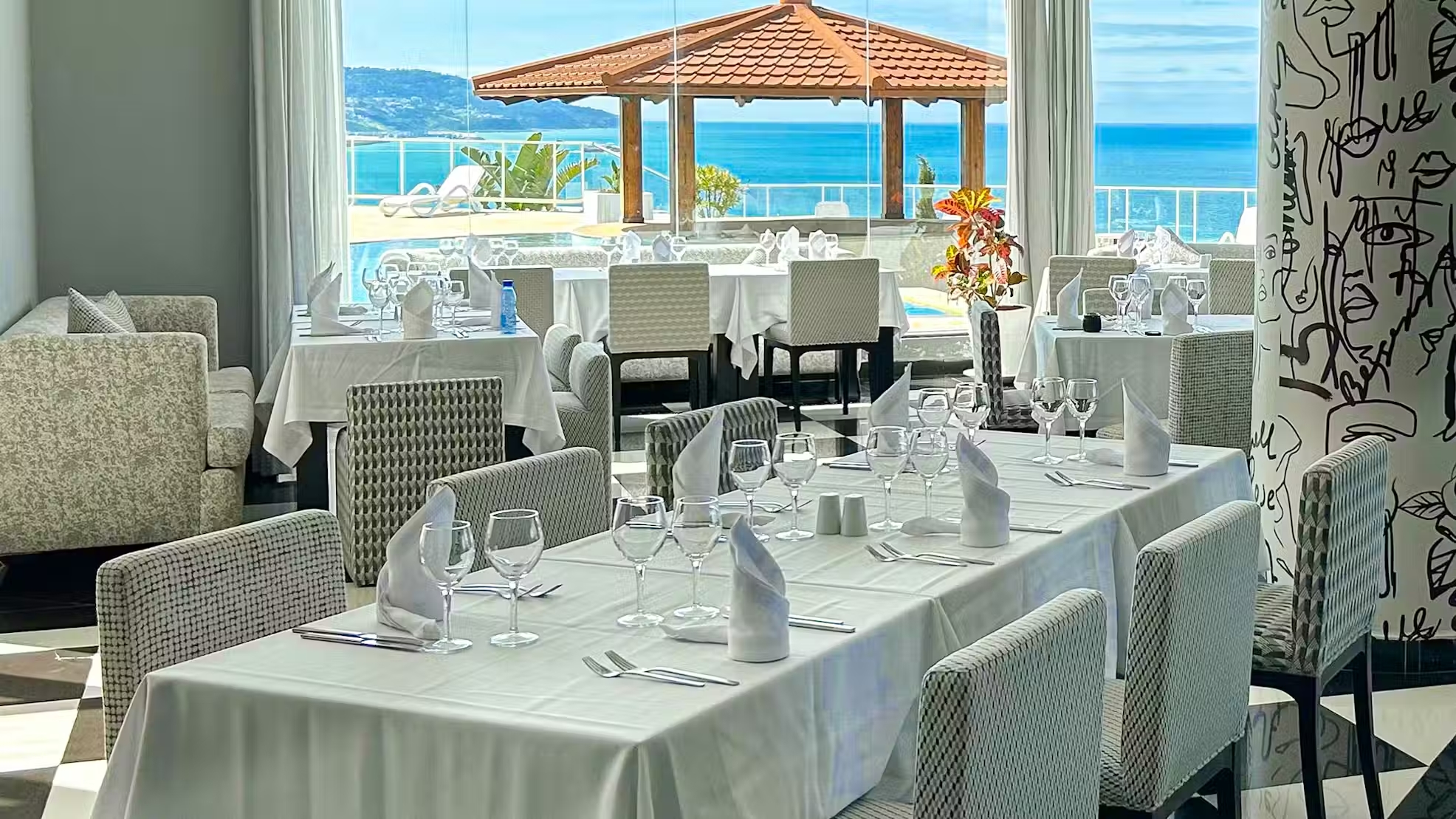 Restaurant Les Quatre Saisons du farah hôtel vue mer Tanger.